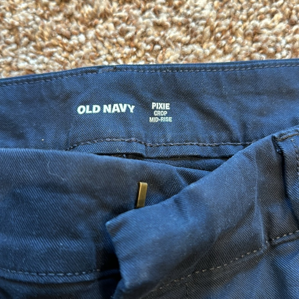 OLD NAVY PIXIE CROP MID RISE PANTS SIZE 4 NAVY BLUE - Picture 2 of 6